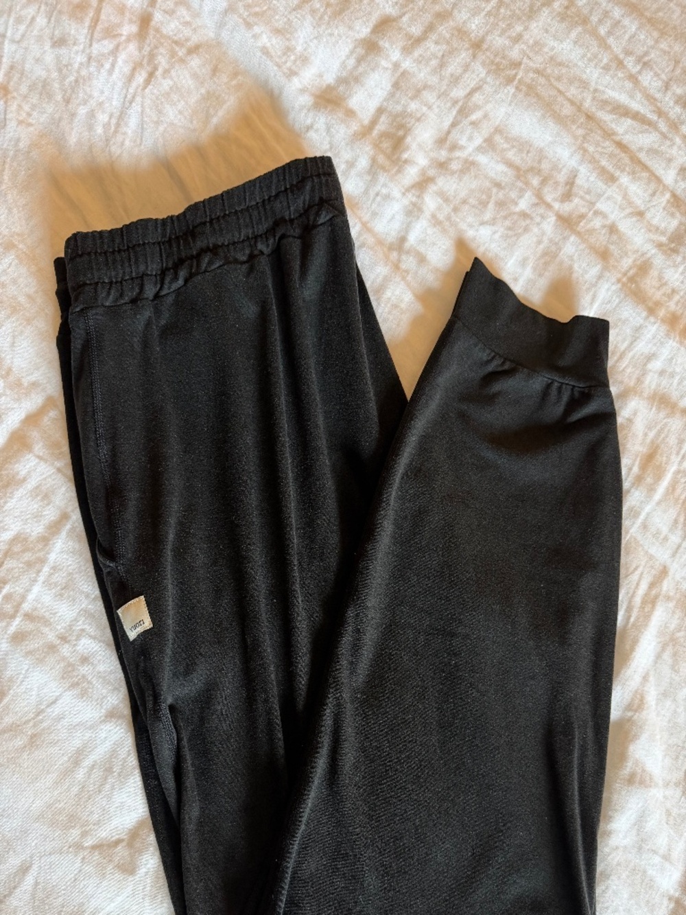 Vuori: Performance Jogger Black Heather